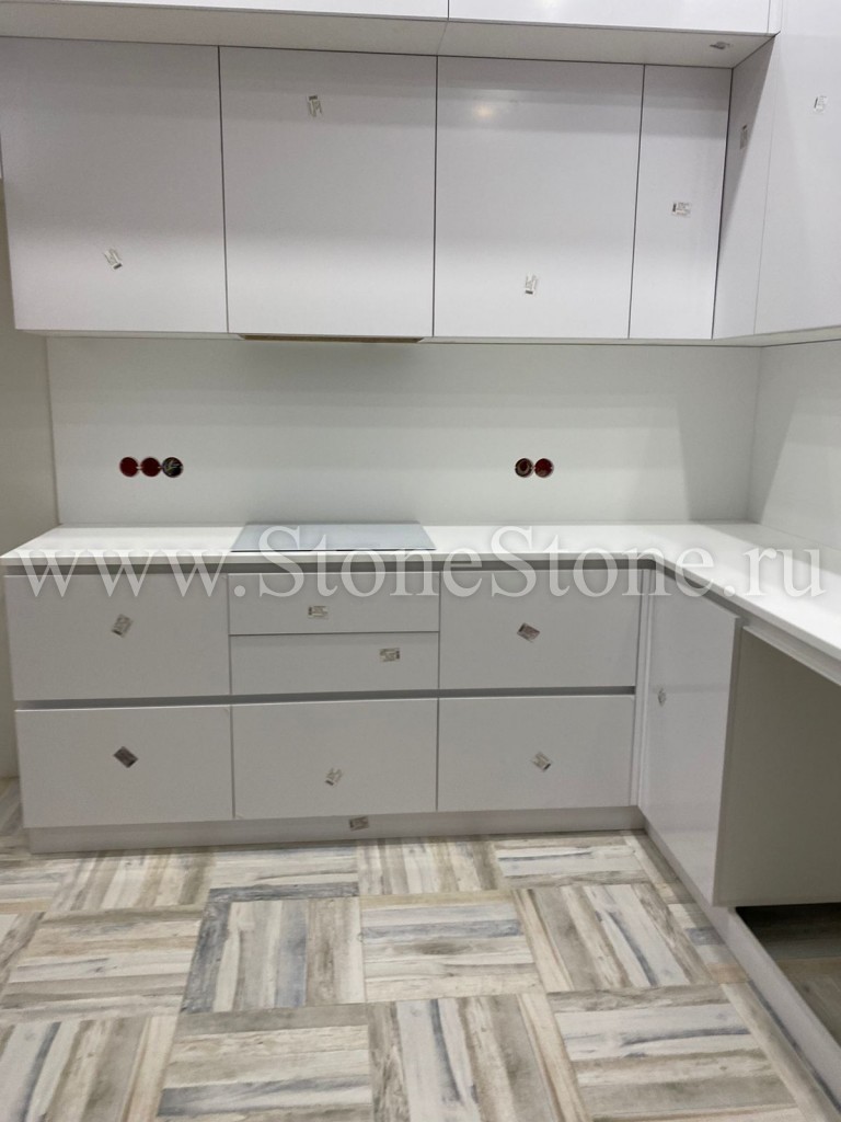 ���������� �� �������������� ����� Staron Solid SC015 (Cumulus)